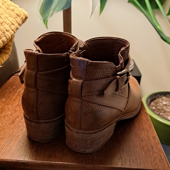 Denver Hayes Ankle Boots - Picture 5 of 5